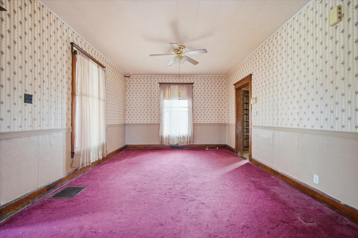 410 North Main Street Le Roy, IL 61752 - Photo 5 of 23 an empty room with windows and closet