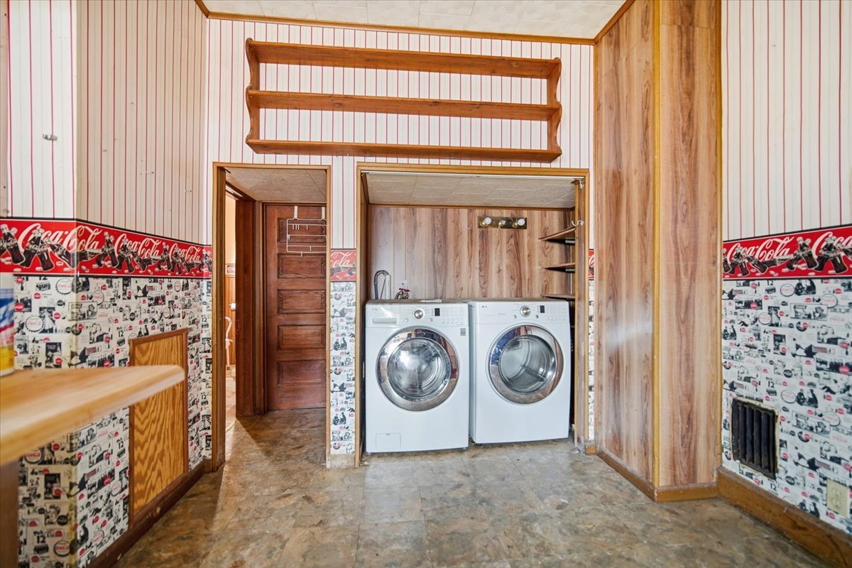 410 North Main Street Le Roy, IL 61752 - Photo 10 of 23 a utility room with dryer and washer