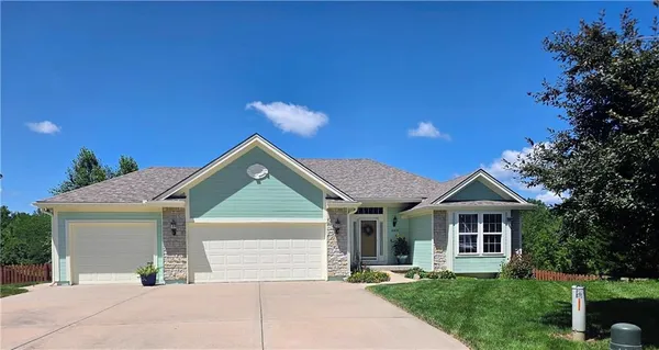 $475,000 | 2004 Northeast 196th Place, Smithville, MO 64089