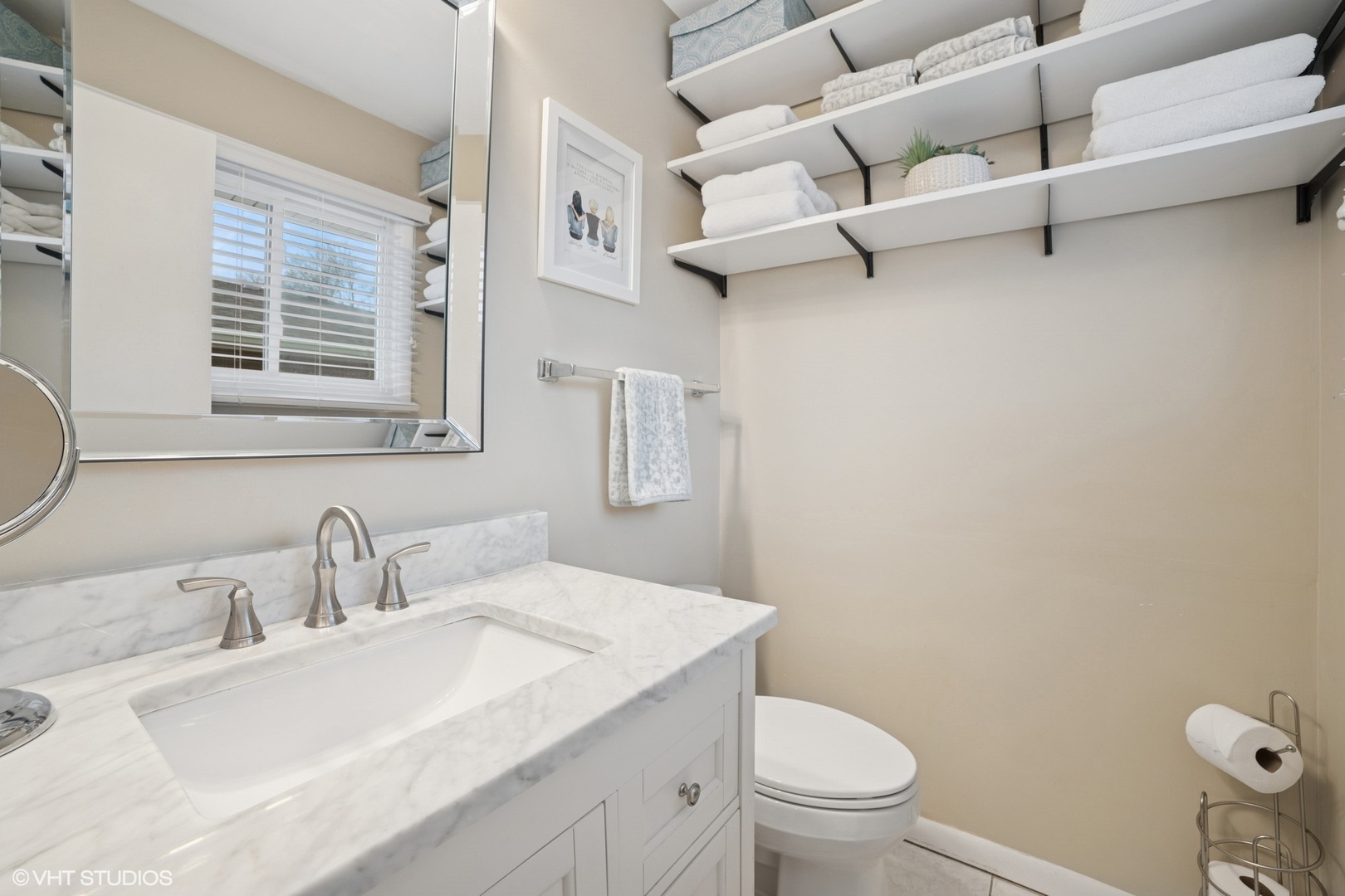 720 Alcoa Lane Hoffman Estates, IL 60169 - Photo 14 of 23 a bathroom with a sink and a toilet