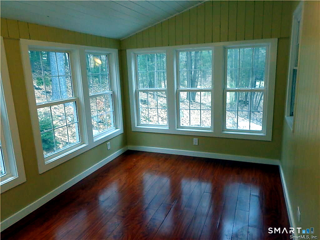 21 Saddle Ridge Drive Simsbury, CT 06092 - Photo 14 of 20
