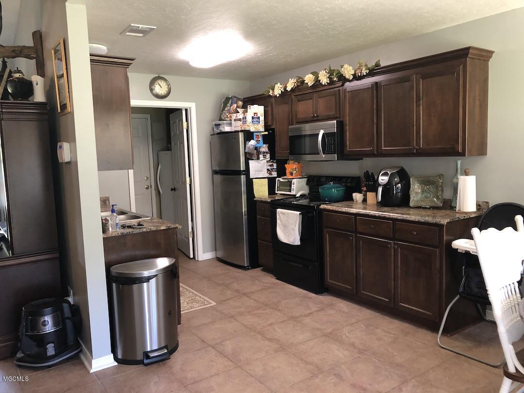 18 Bubba Phillips Road Wiggins, MS 39577 - Photo 14 of 17 Kitchen