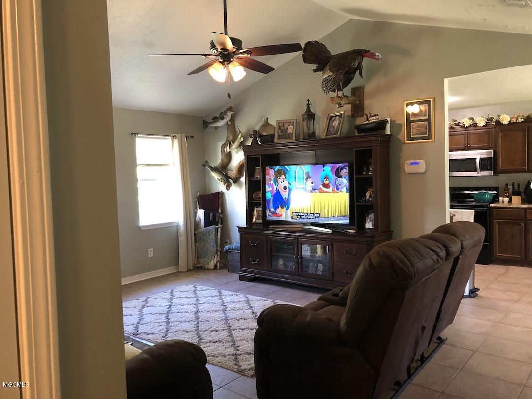 18 Bubba Phillips Road Wiggins, MS 39577 - Photo 7 of 17 FamRm-1