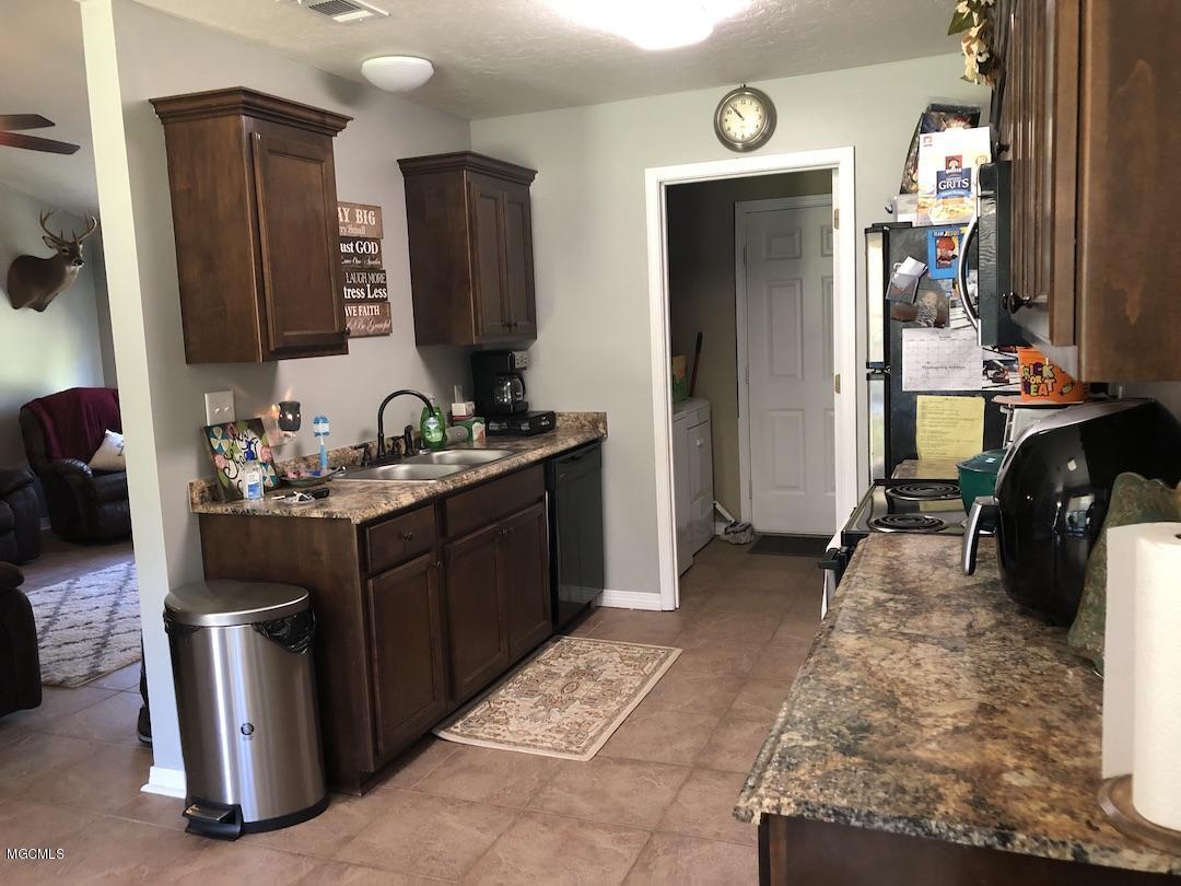 18 Bubba Phillips Road Wiggins, MS 39577 - Photo 8 of 17 Kitchen-2