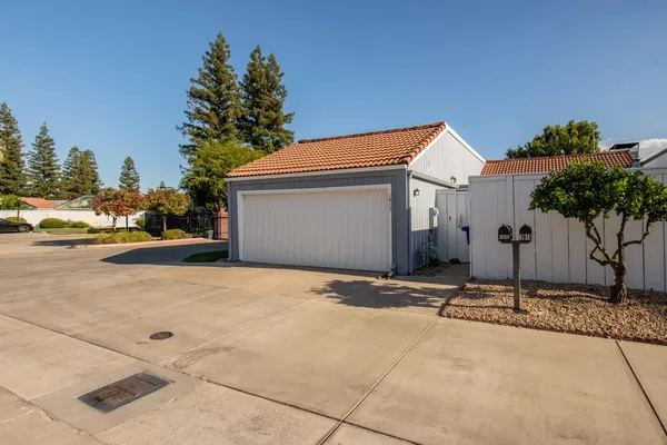 $329,900 | 1915 West Santa Ana Avenue, Fresno, CA 93705