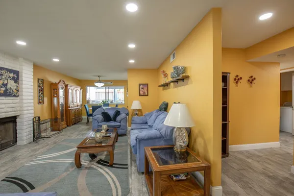 $329,900 | 1915 West Santa Ana Avenue, Fresno, CA 93705