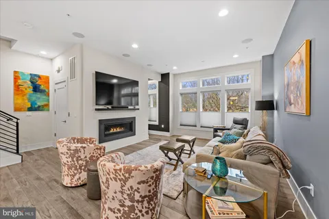 $1,290,000 | 406 Barlow Place, Bethesda, MD 20814