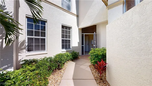 $389,900 | 9130 Bayberry Bend, Unit 103, Fort Myers, FL 33908
