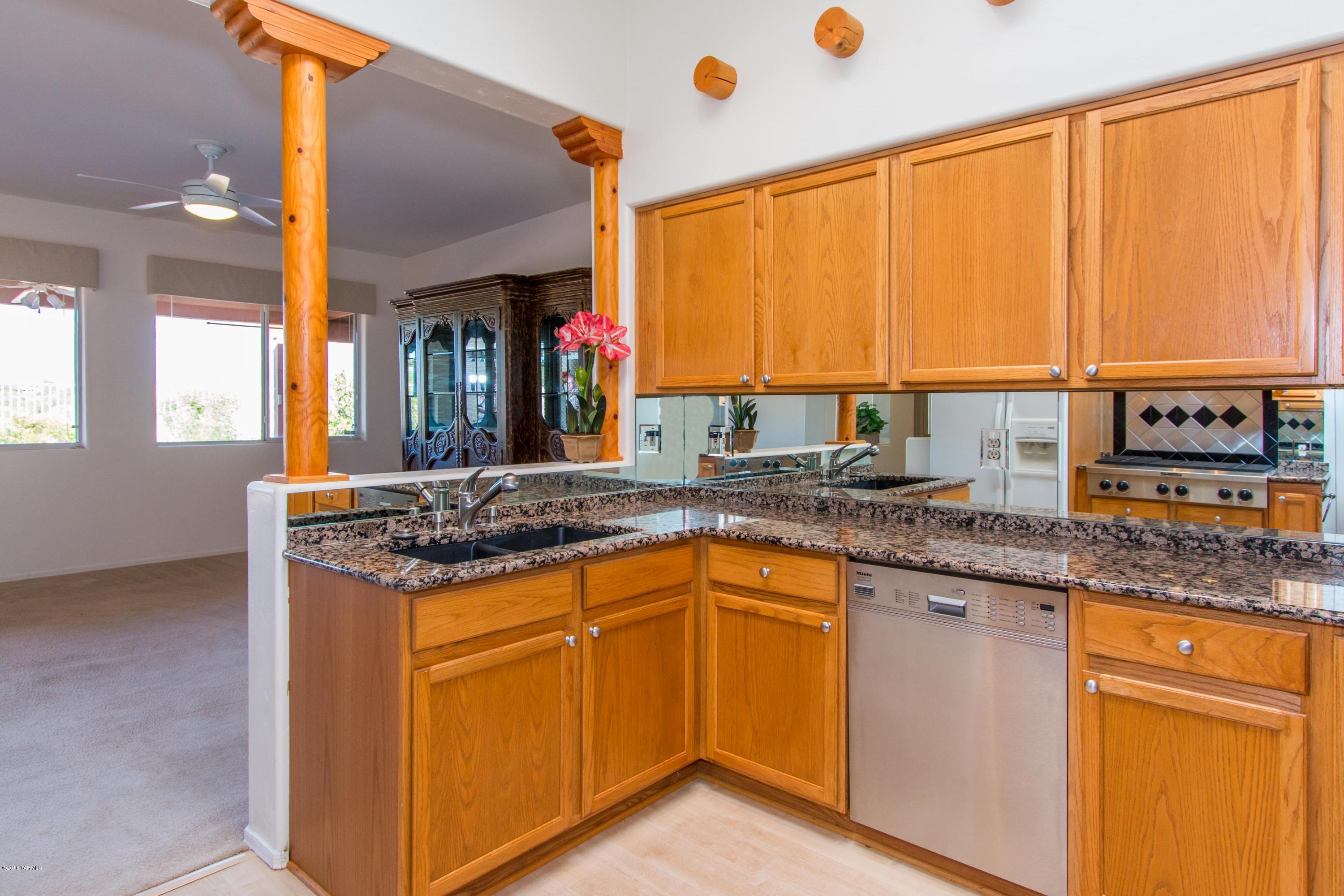 11360 North Sawtooth Road Tucson, AZ 85737 - Photo 2 of 31