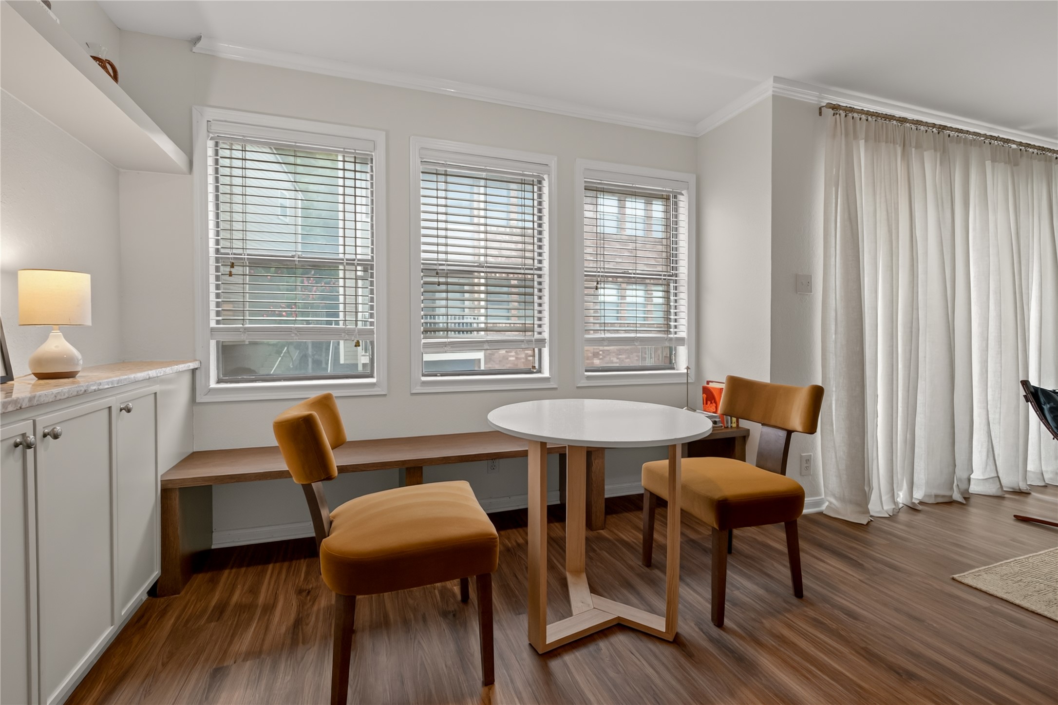 3845 Ranch Road 2222, Unit T2 Austin, TX 78731 - Photo 12 of 34 Breakfast nook/sitting area.