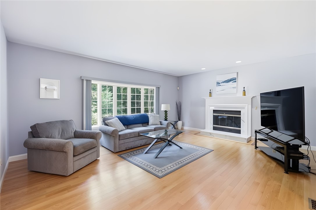 3 Connor Lane Barrington, RI 02806 - Photo 13 of 46