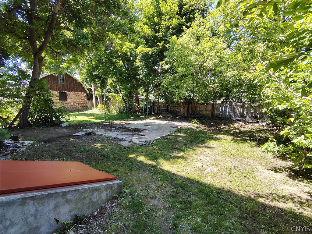 418 Bacon Street Utica, NY 13501 - Photo 4 of 50