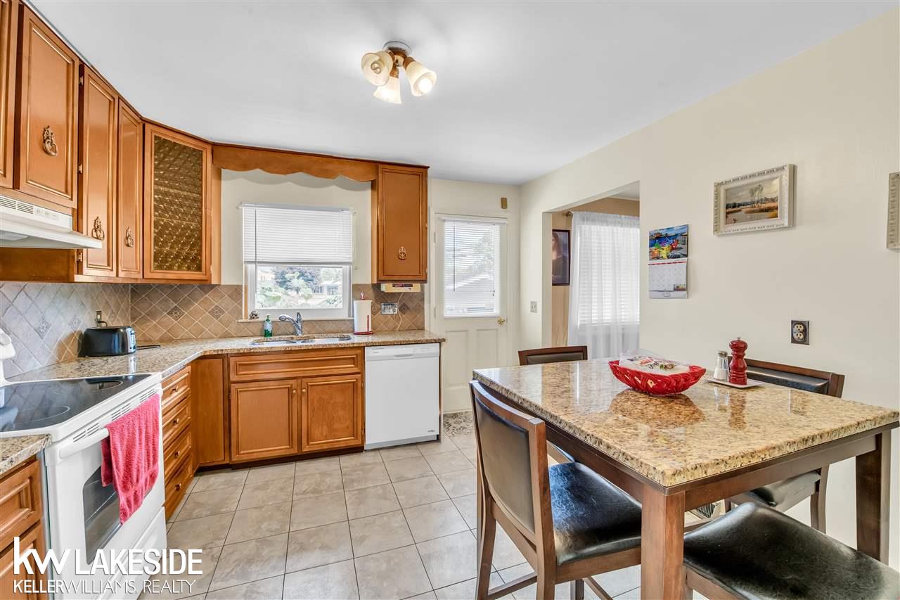 303 Riverside Drive Clinton Township, MI 48036 - Photo 14 of 26 50081845-13.JPG