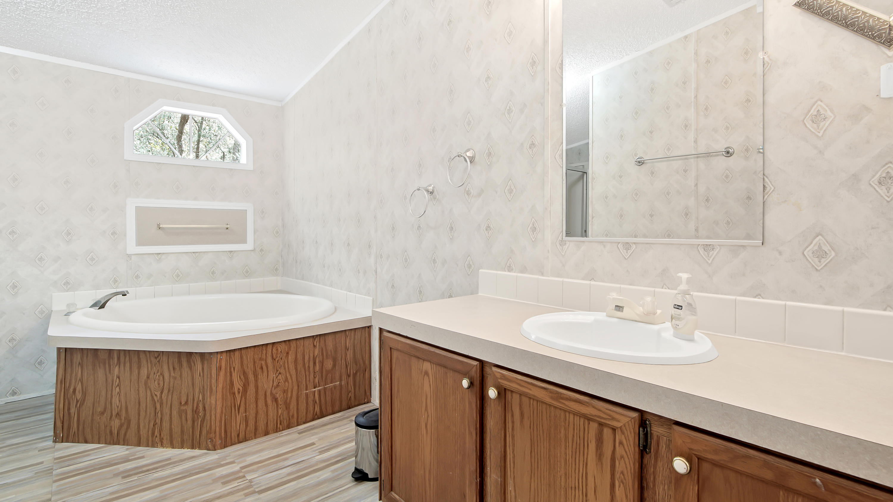 51 Easy Street Freeport, FL 32439 - Photo 11 of 19 Primary Bathroom