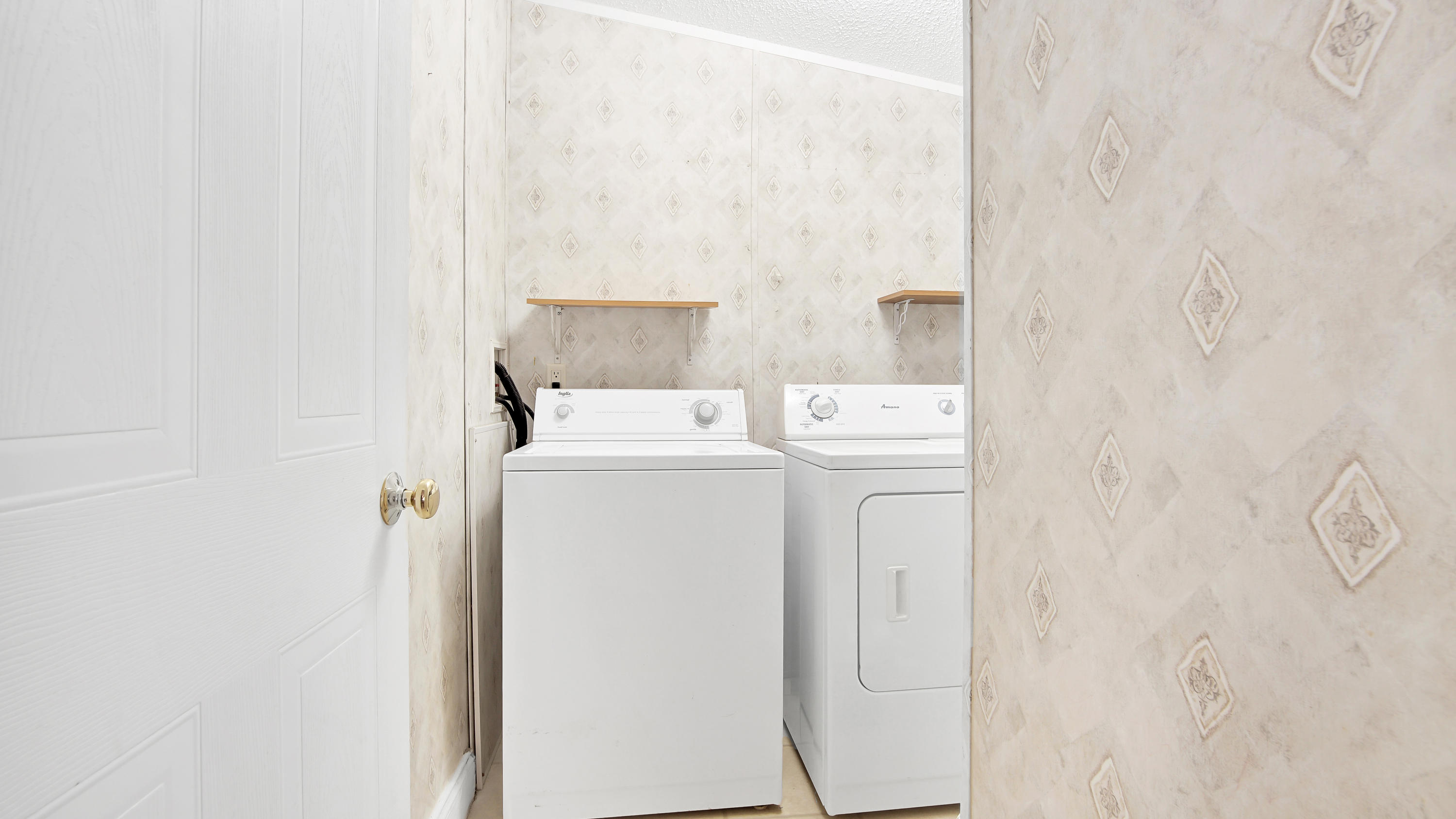 51 Easy Street Freeport, FL 32439 - Photo 17 of 19 Laundry Room