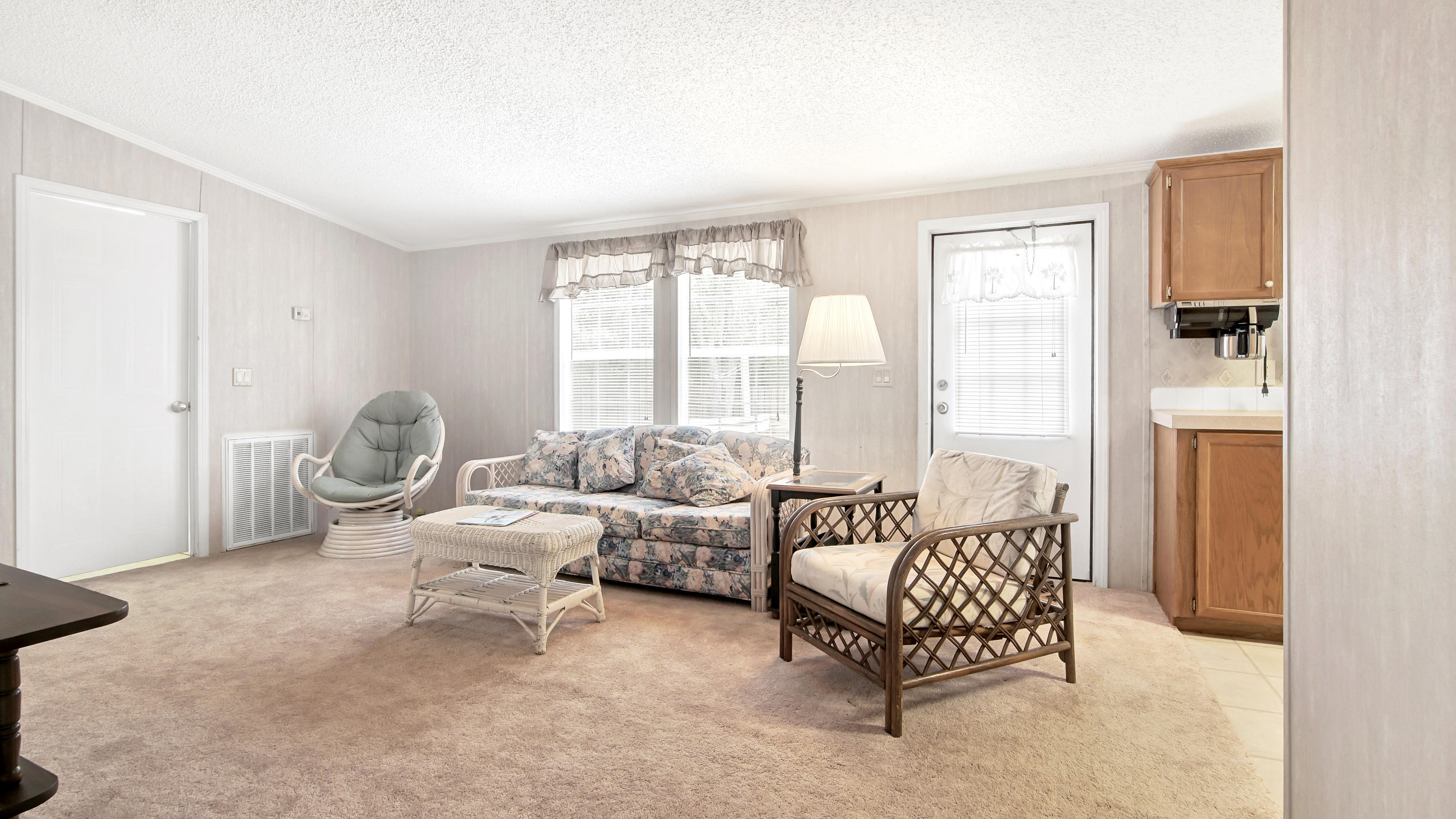 51 Easy Street Freeport, FL 32439 - Photo 8 of 19 Second living area