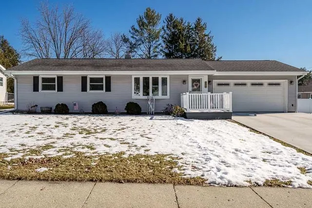 $279,900 | 403 Hart Drive, Clinton, WI 53525