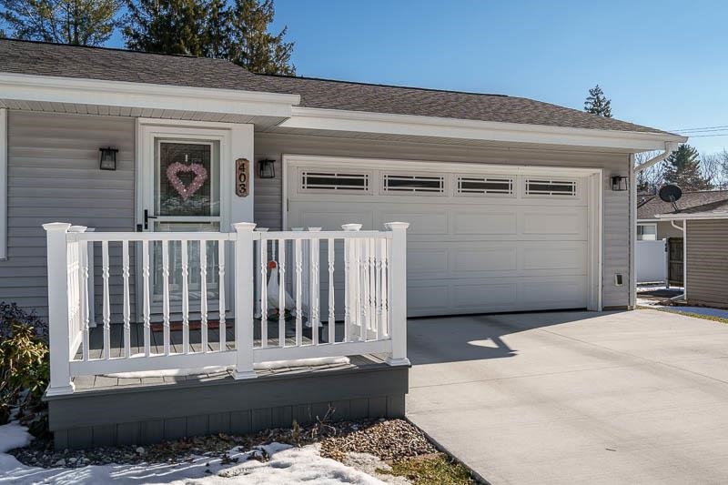 403 Hart Drive Clinton, WI 53525 - Photo 3 of 33