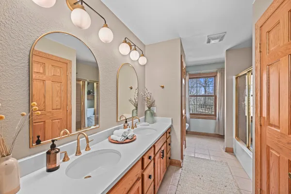 $1,100,000 | W3730 Decora Road, Hubbard, WI 53032