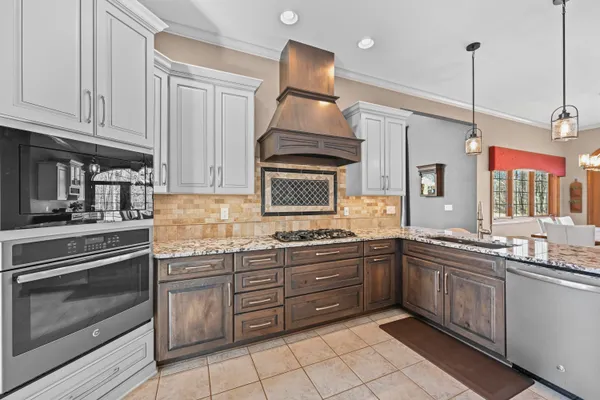 $1,100,000 | W3730 Decora Road, Hubbard, WI 53032