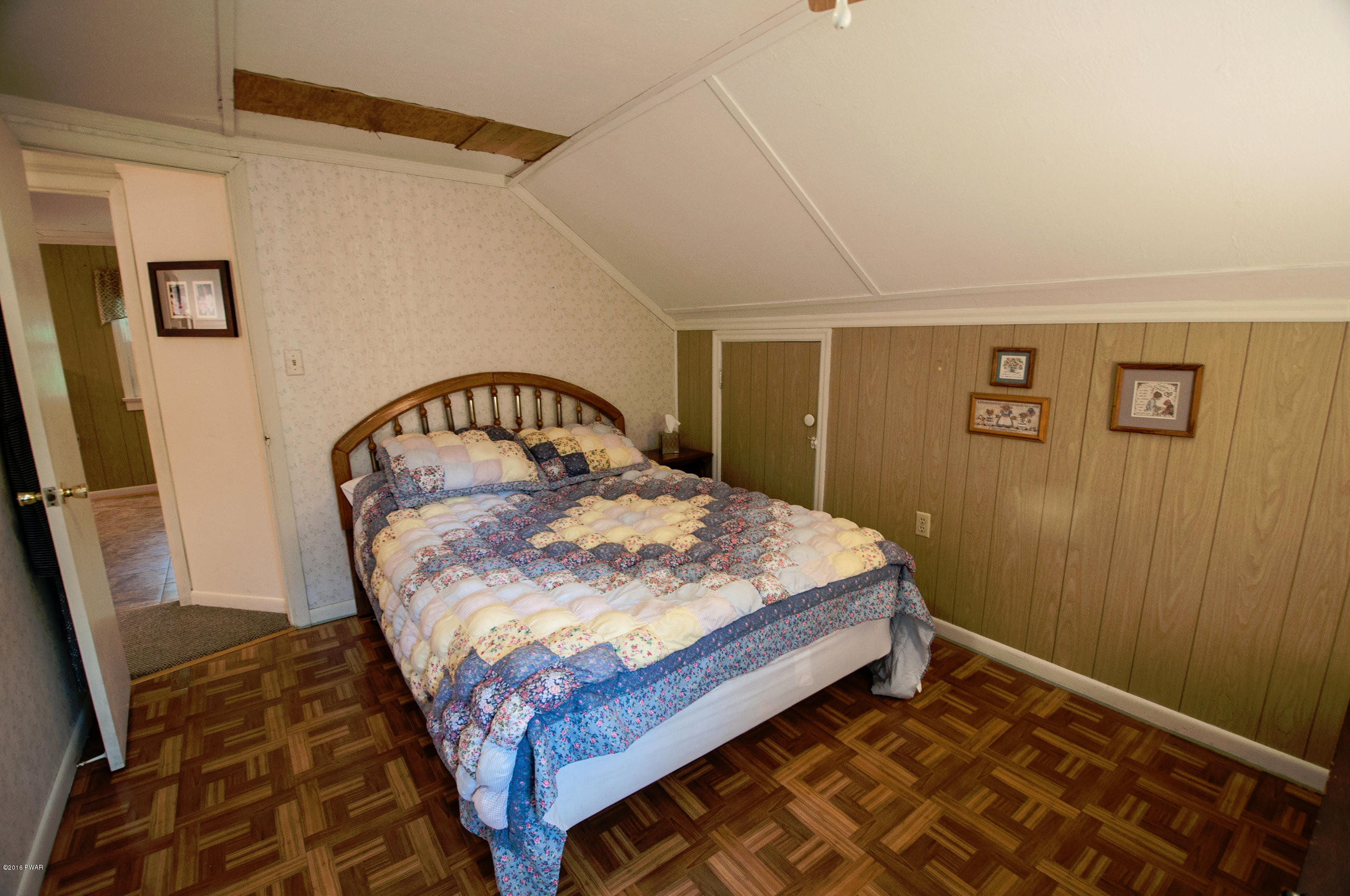 109 River Road Greentown, PA 18426 - Photo 18 of 27 19-Bedroom 3 alt view