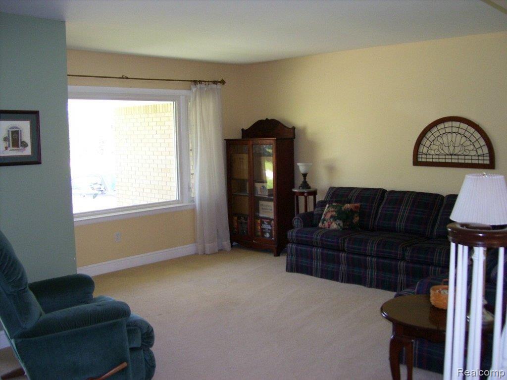 3632 Napier Road Canton, MI 48187 - Photo 9 of 10 LIVINGROOM 1