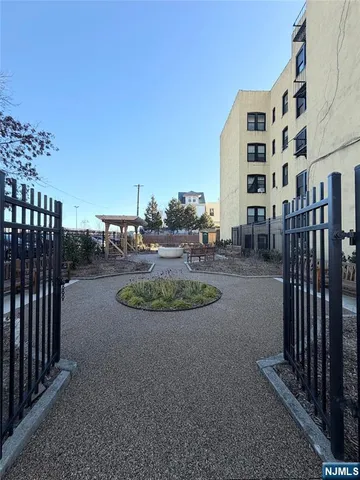 $2,400 | 3718 Park Avenue, Unit D4, Weehawken, NJ 07086