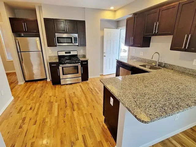 $3,000 | 39 Pinckney Street, Unit 1, Somerville, MA 02145