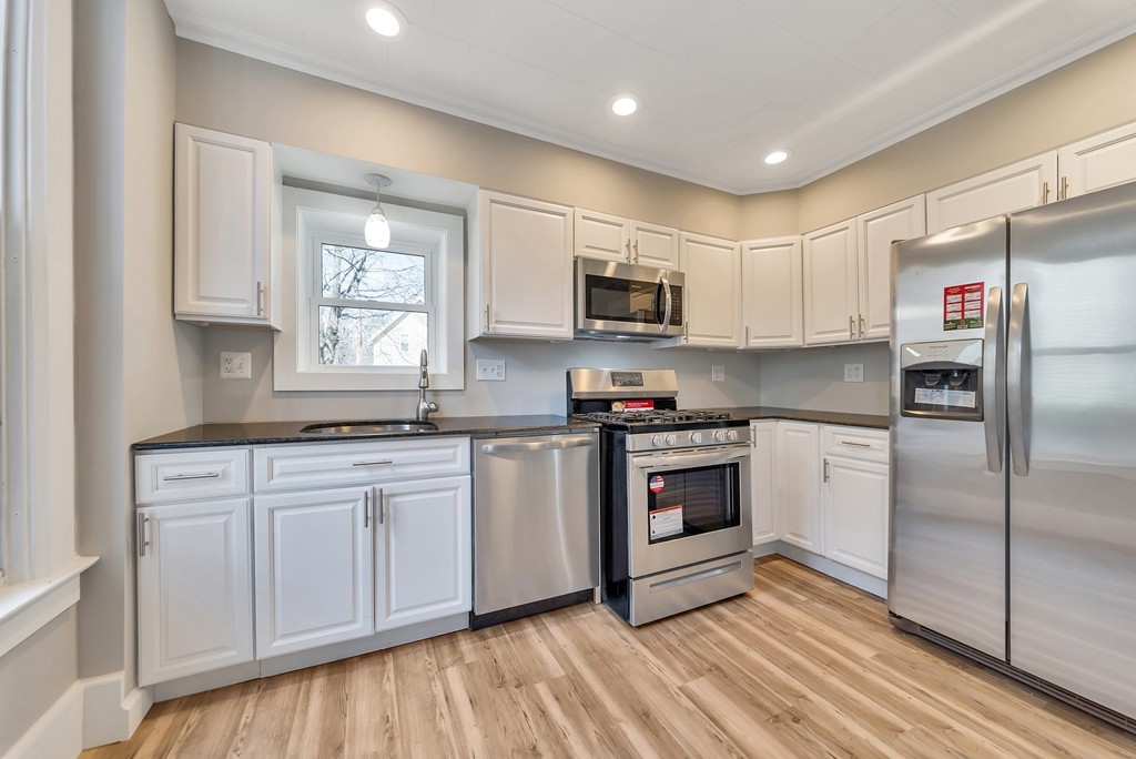 41 Mcknight Street Springfield, MA 01109 - Photo 1 of 27 Gallery Image 1