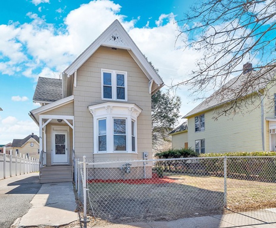 41 Mcknight Street Springfield, MA 01109 - Photo 3 of 27 Gallery Image 3