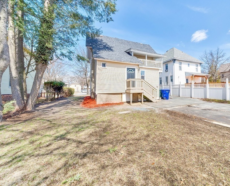 41 Mcknight Street Springfield, MA 01109 - Photo 4 of 27 Gallery Image 4