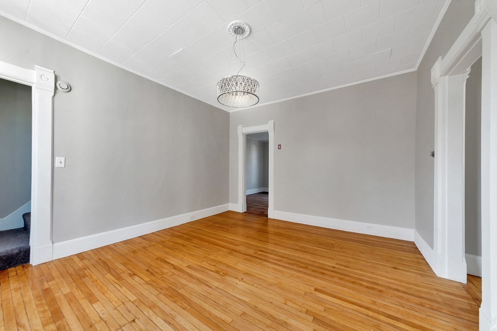 41 Mcknight Street Springfield, MA 01109 - Photo 5 of 27 Gallery Image 5