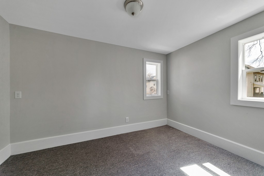 41 Mcknight Street Springfield, MA 01109 - Photo 10 of 27 Gallery Image 10