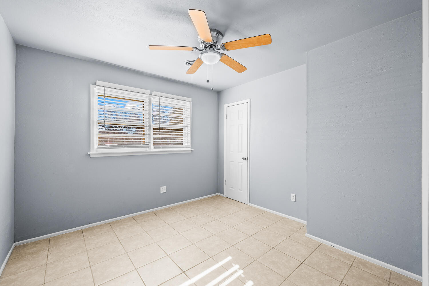 5522 17th Street Lubbock, TX 79416 - Photo 18 of 22 a view of an empty room with a window