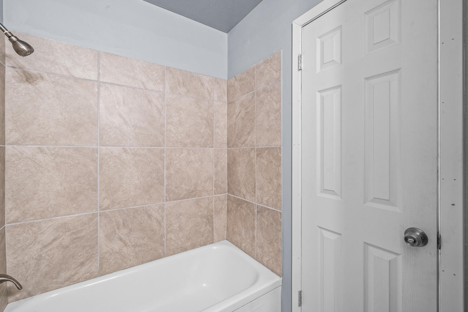 5522 17th Street Lubbock, TX 79416 - Photo 19 of 22 a bathroom with a bathtub