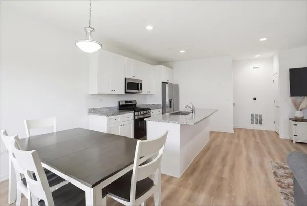 $312,900 | 1033 Gillespie Lane, Yorkville, IL 60560