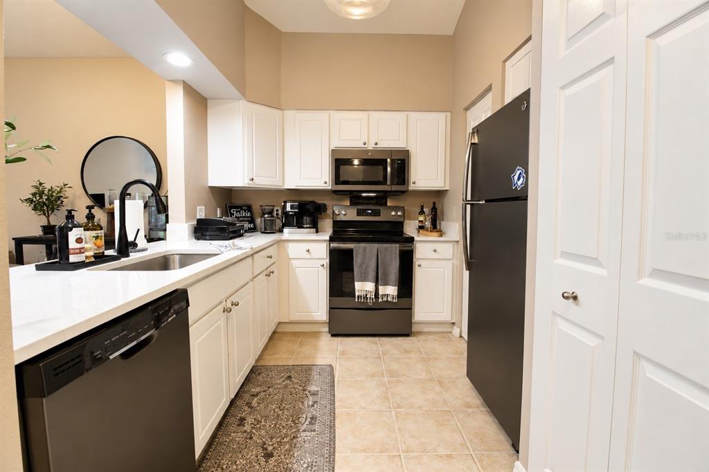 9124 Southwest 51st Road, Unit B 303 Gainesville, FL 32608 - Photo 3 of 26 Gallery Image 3