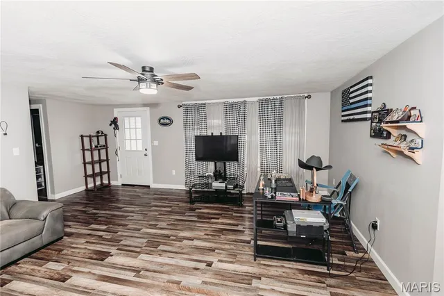 $195,000 | 10771 Crest Road, Dixon, MO 65459