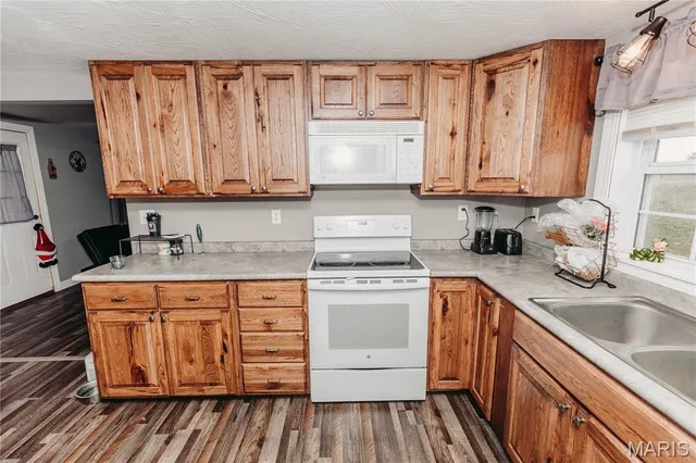 $195,000 | 10771 Crest Road, Dixon, MO 65459