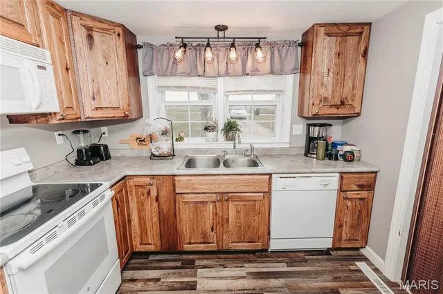 $195,000 | 10771 Crest Road, Dixon, MO 65459