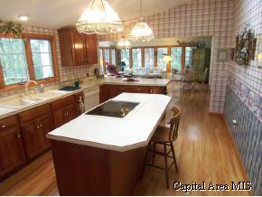 1110 Crescent Lane Springfield, IL 62704 - Photo 5 of 9