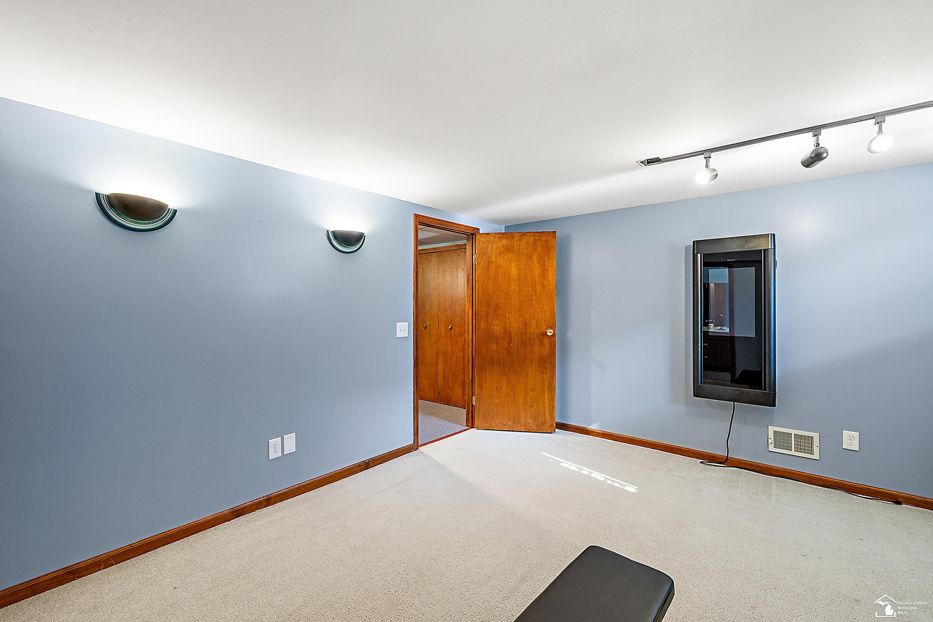 2155 Reagan Drive Rochester Hills, MI 48309 - Photo 46 of 58