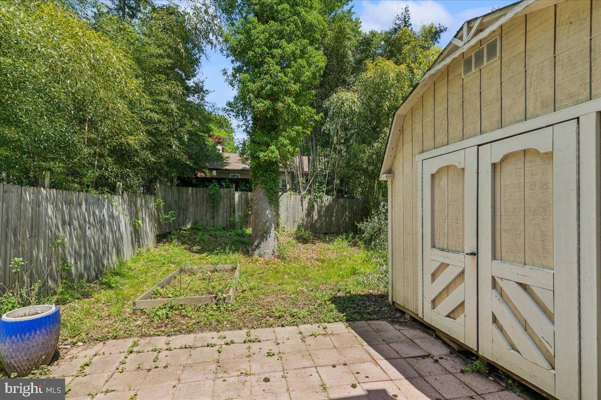 1745 Ridgely Road Edgewater, MD 21037 - Photo 20 of 26 Shed back yard