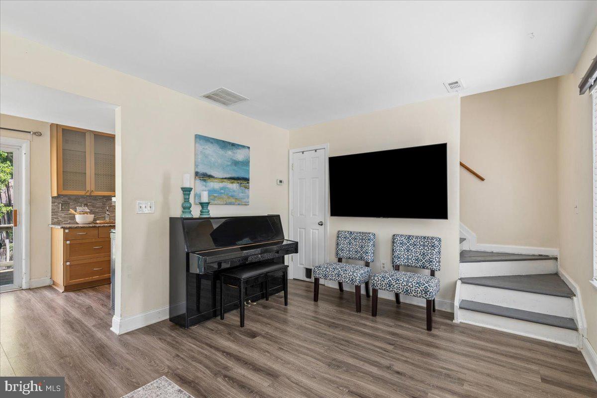 1745 Ridgely Road Edgewater, MD 21037 - Photo 4 of 26 Living room
