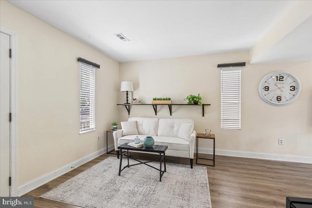 1745 Ridgely Road Edgewater, MD 21037 - Photo 5 of 26 Living room