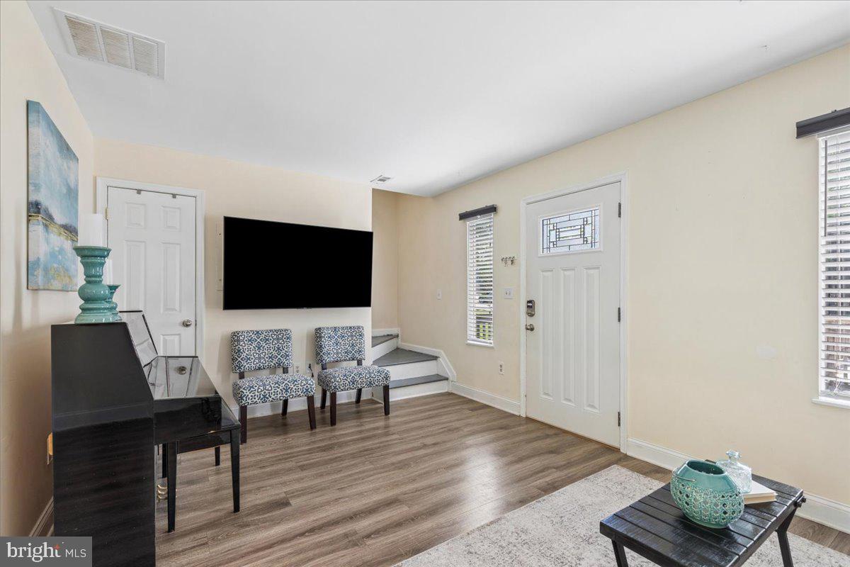 1745 Ridgely Road Edgewater, MD 21037 - Photo 7 of 26 Living room