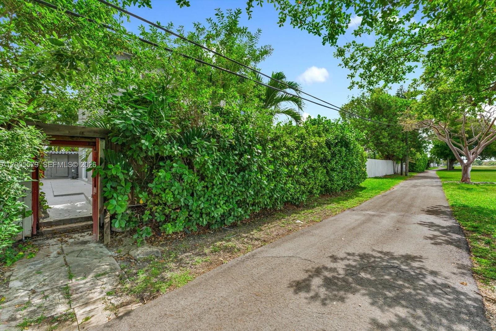 6430 Southwest 112th Place Miami, FL 33173 - Photo 27 of 32