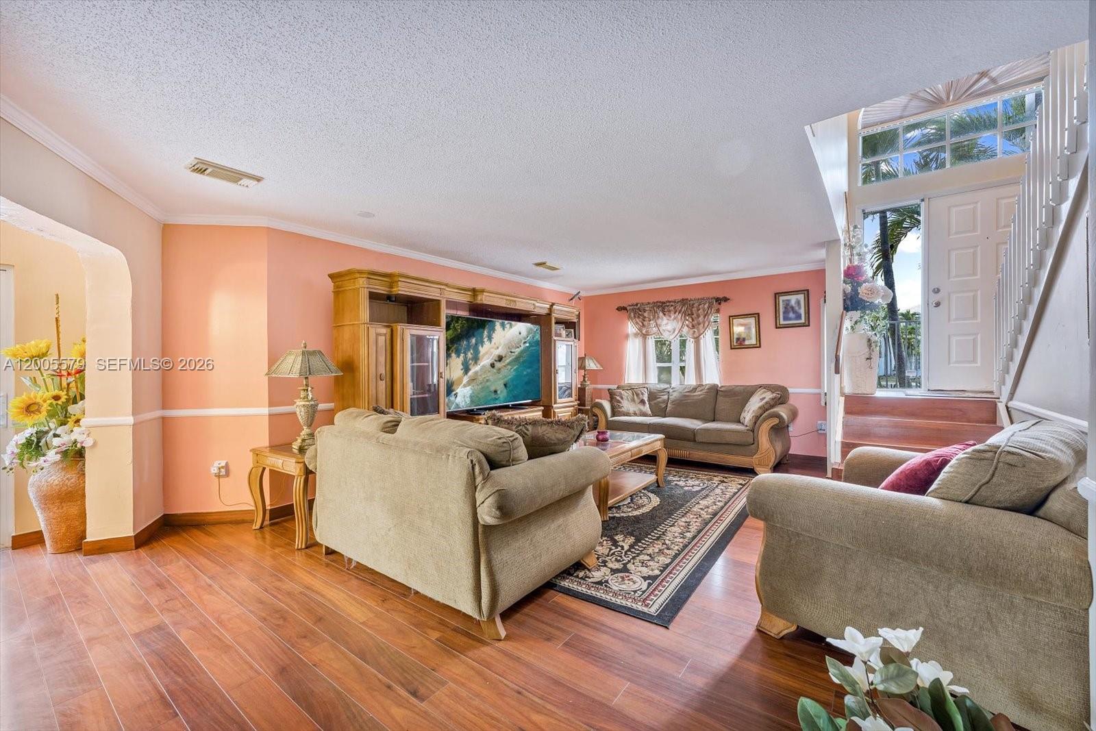 6430 Southwest 112th Place Miami, FL 33173 - Photo 4 of 32