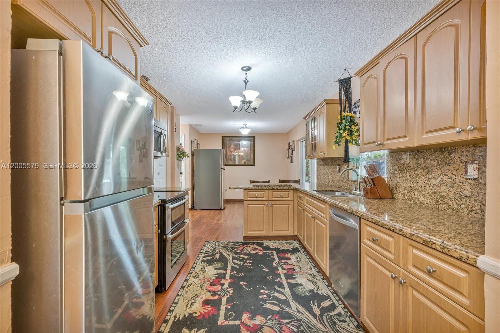 6430 Southwest 112th Place Miami, FL 33173 - Photo 6 of 32