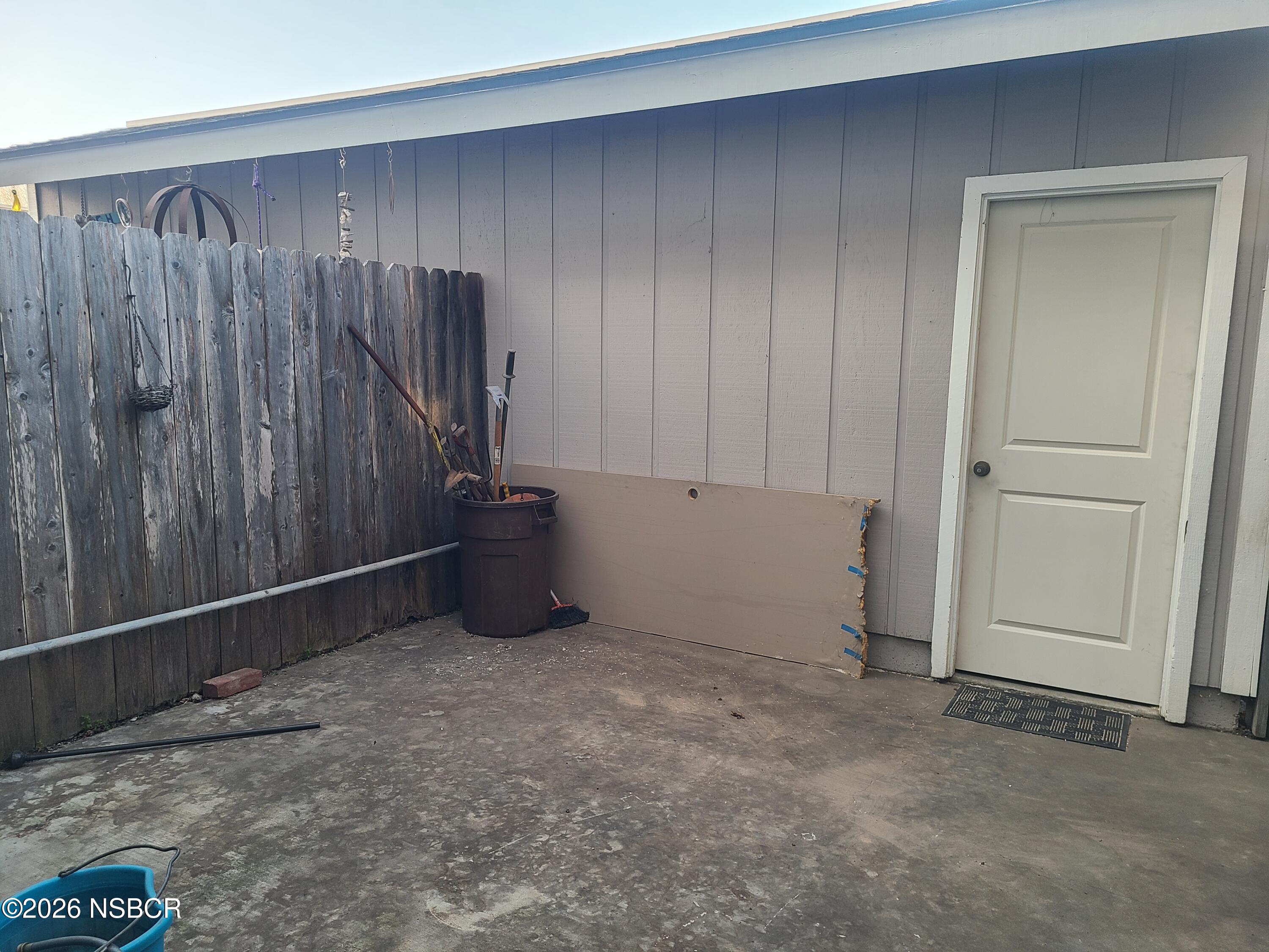 1011 West Walnut Avenue Lompoc, CA 93436 - Photo 22 of 29 1011 back patio3